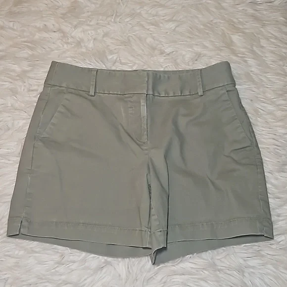 LOFT Riviera Green Shorts – Size 8, Pockets, Belt Loops - Picture 1 of 6